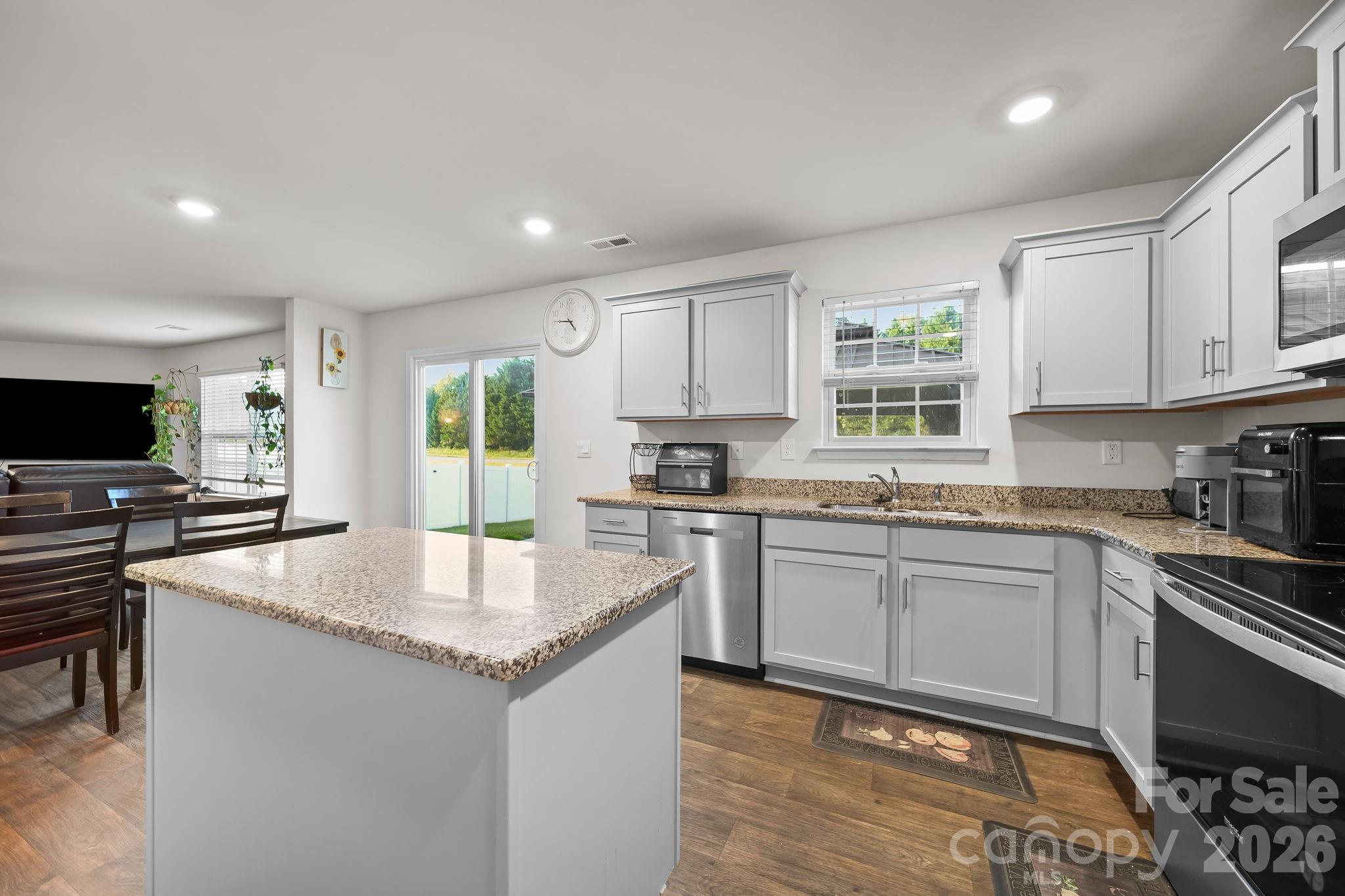 2130 Eastway Drive Property Photo 10