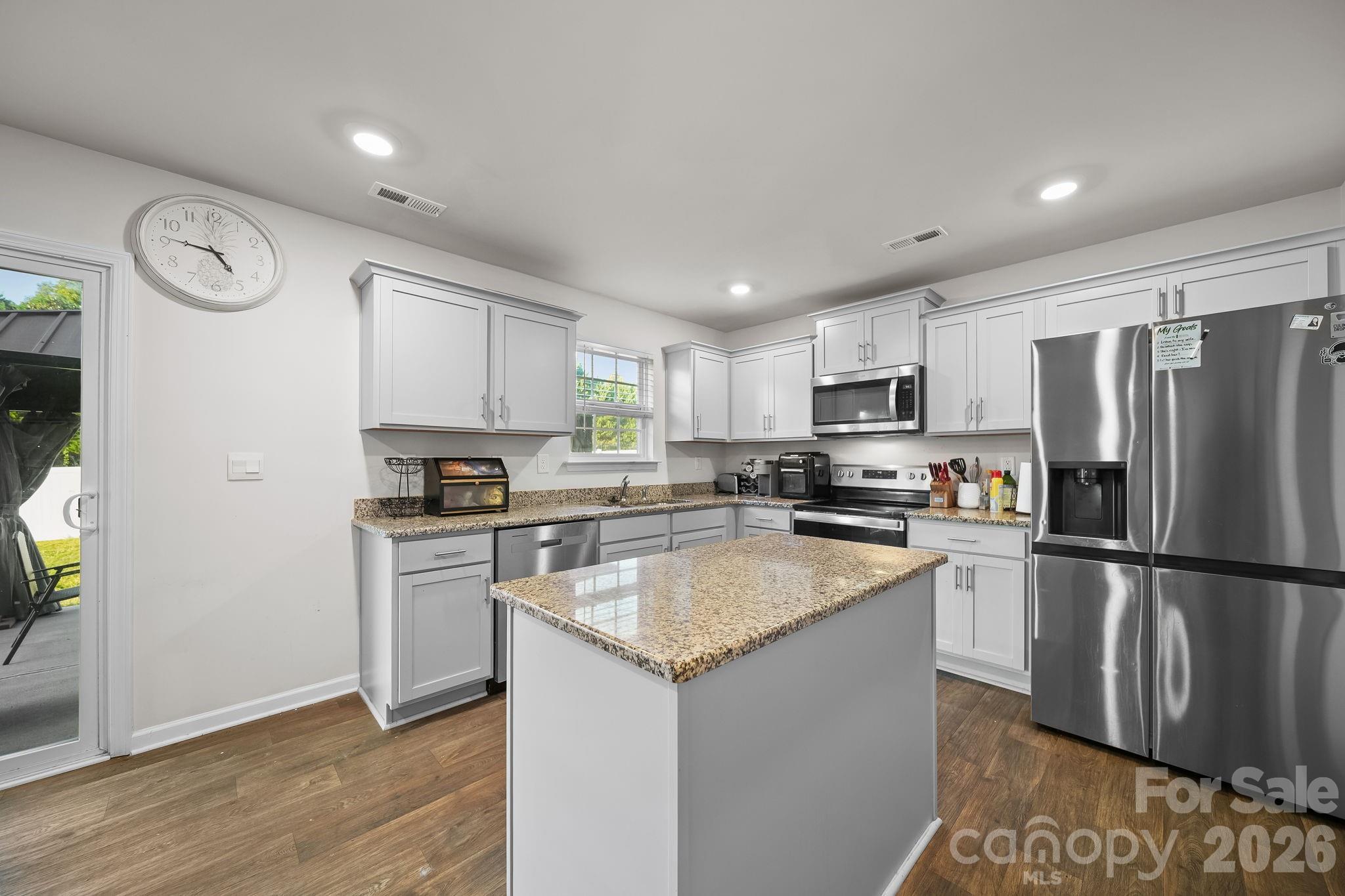 2130 Eastway Drive Property Photo 12