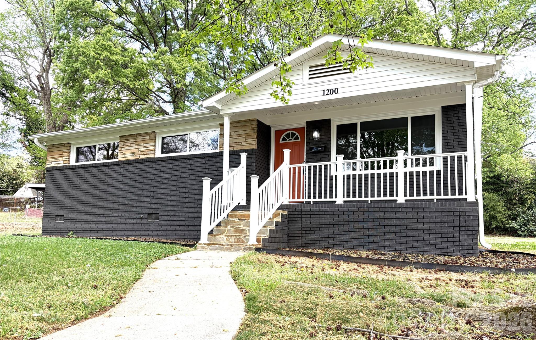 1200 Weststone Drive Property Photo 1