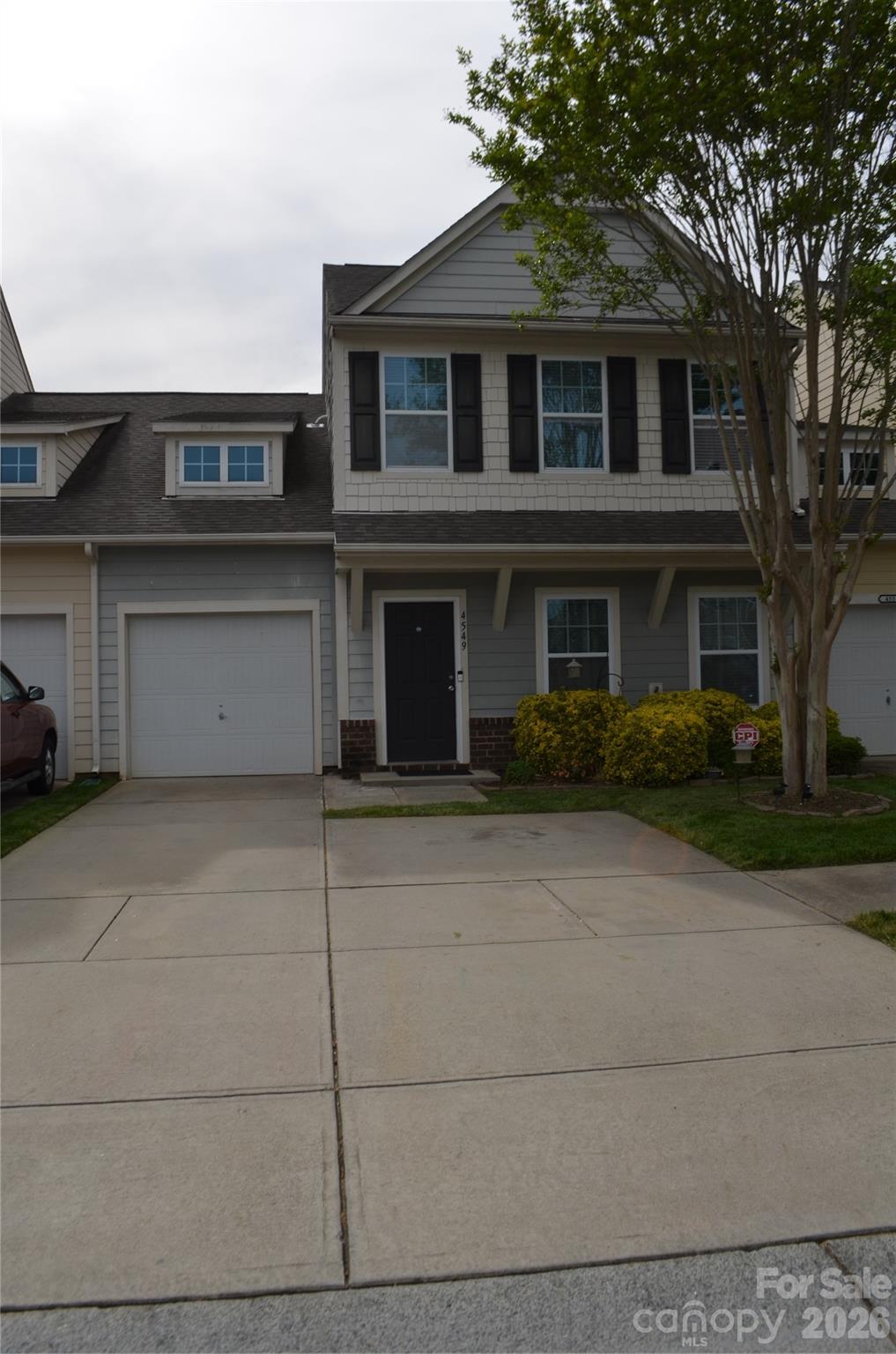 4549 Tradd Circle Property Photo 2