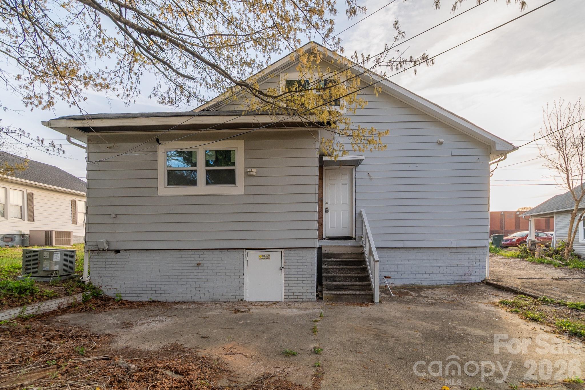2005 S York Road Property Photo 2