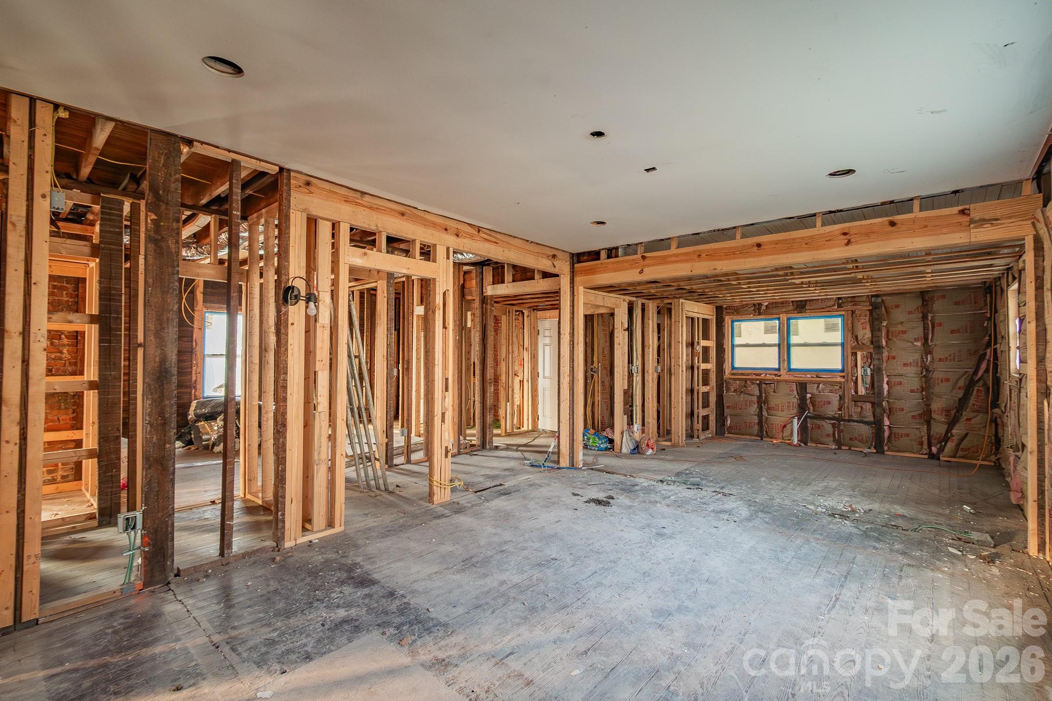 2005 S York Road Property Photo 43