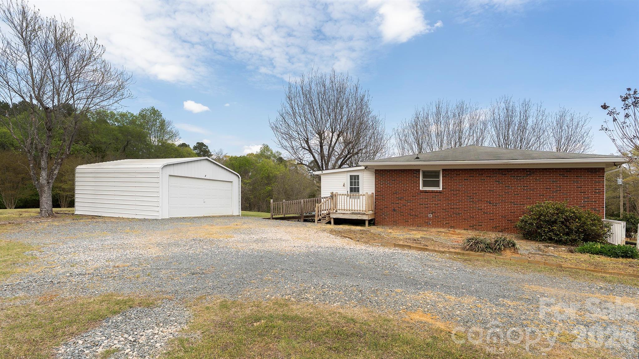 2700 Mount Pleasant Road Property Photo 2