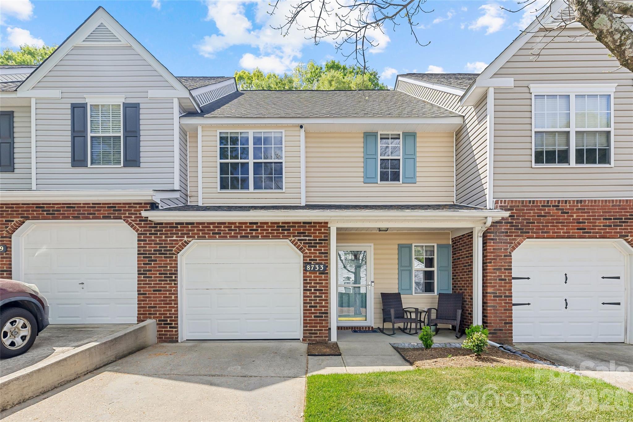 8733 Robinson Forest Drive Property Photo 1