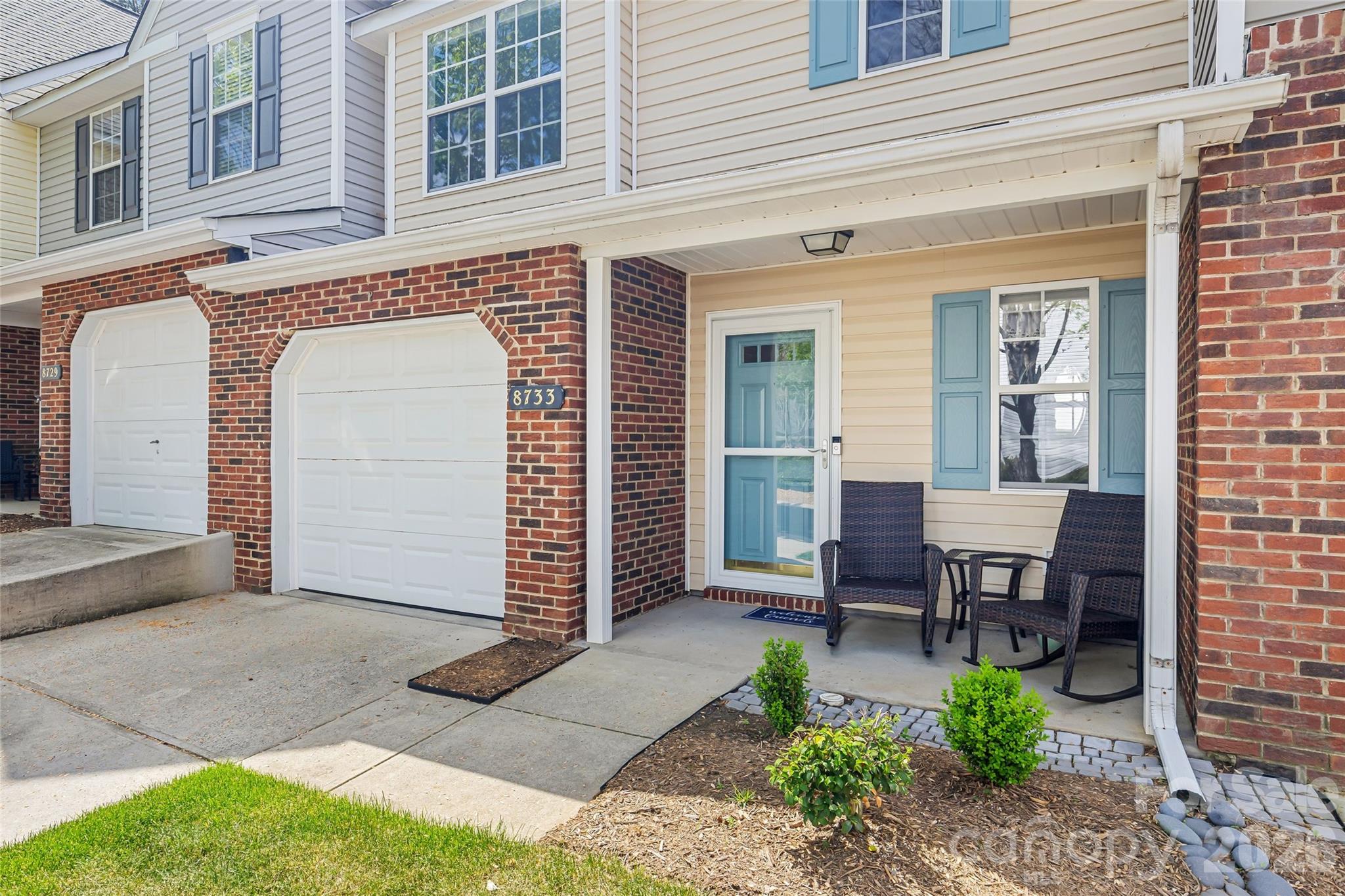 8733 Robinson Forest Drive Property Photo 3