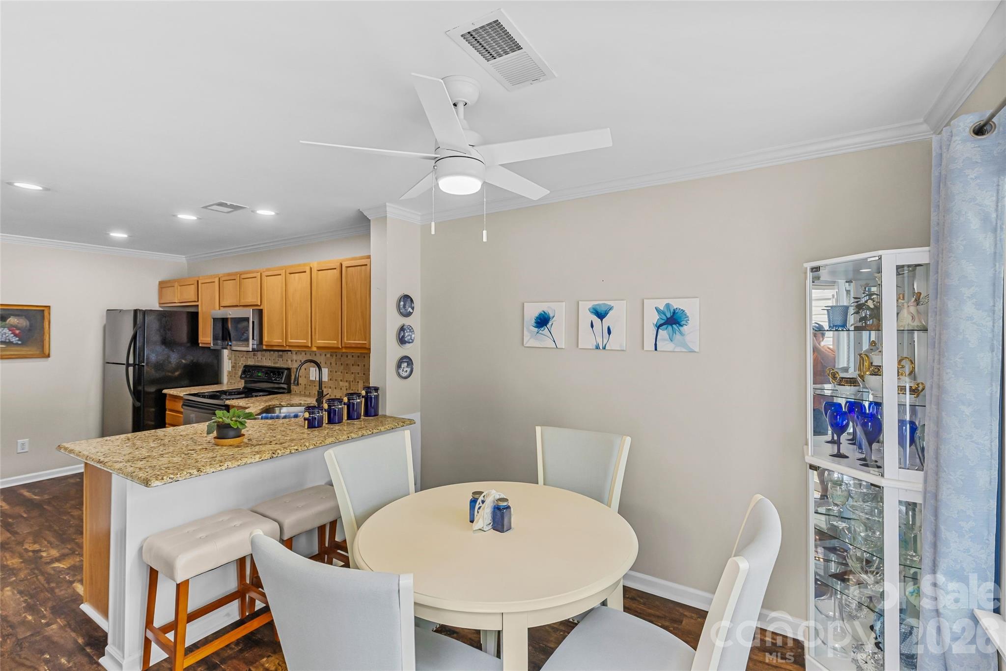 8733 Robinson Forest Drive Property Photo 17