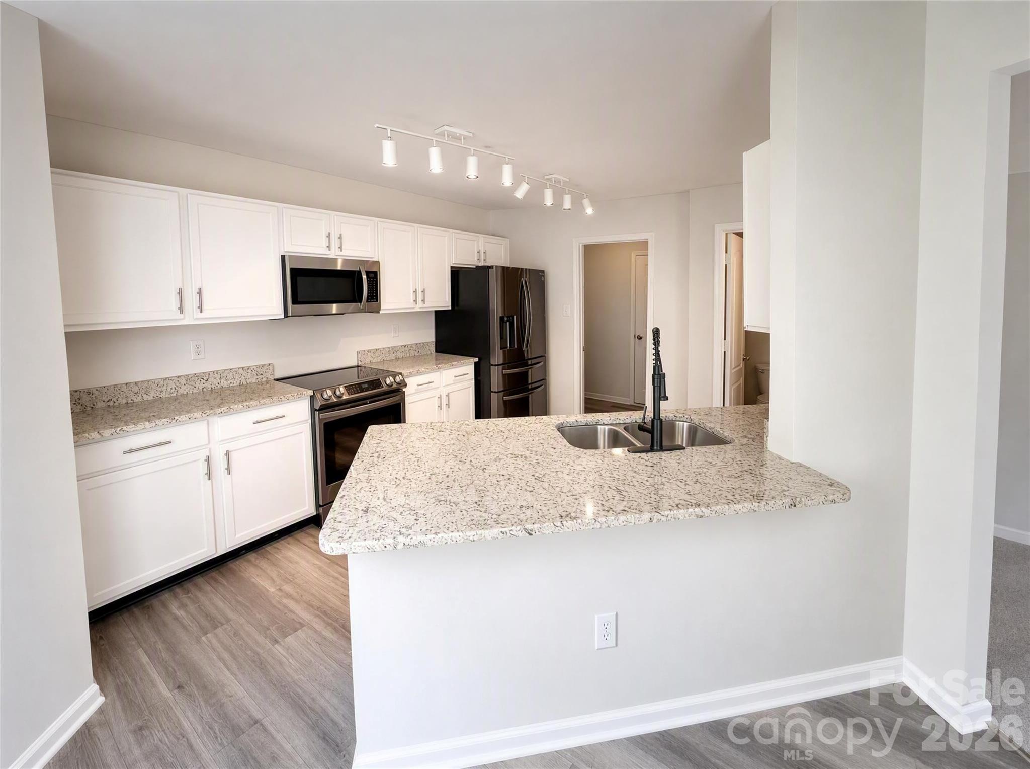 416 Inverness Lane Property Photo 4