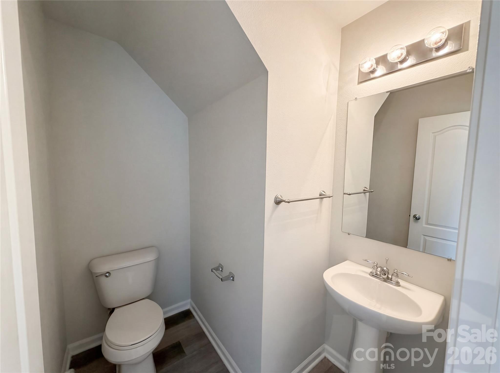 416 Inverness Lane Property Photo 10