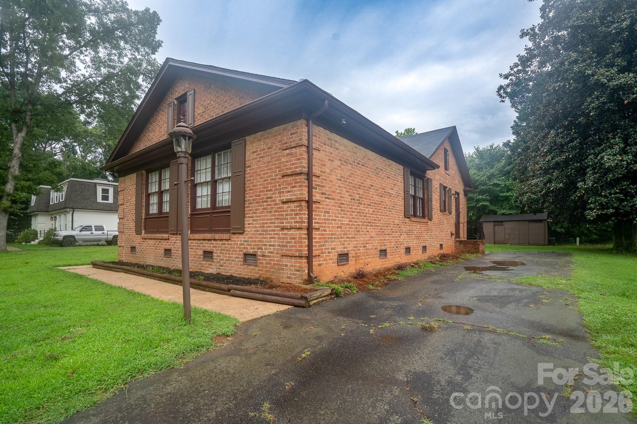 5742 Faulconbridge Road Property Photo 3