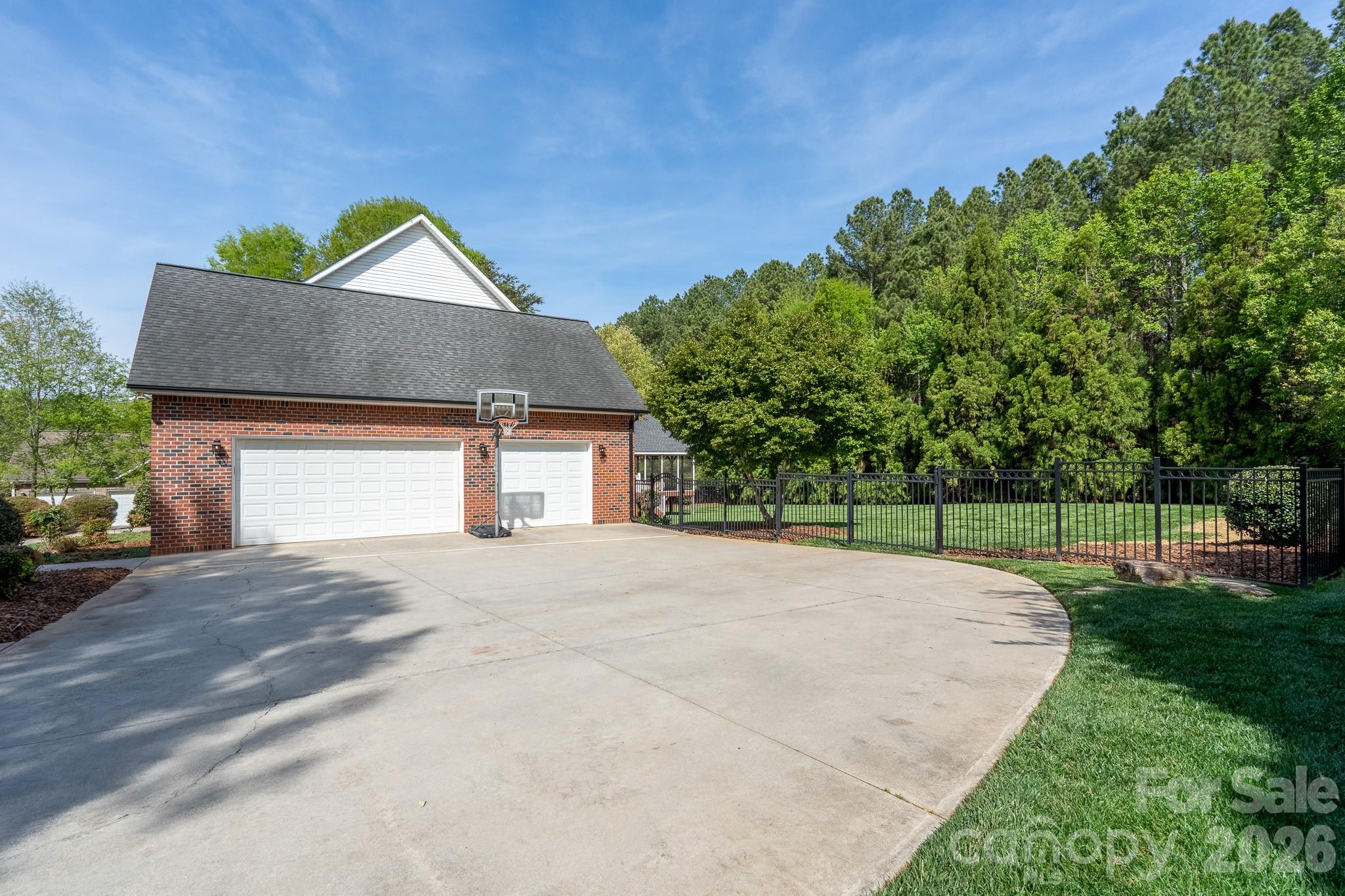 176 Spring Forest Drive Property Photo 7