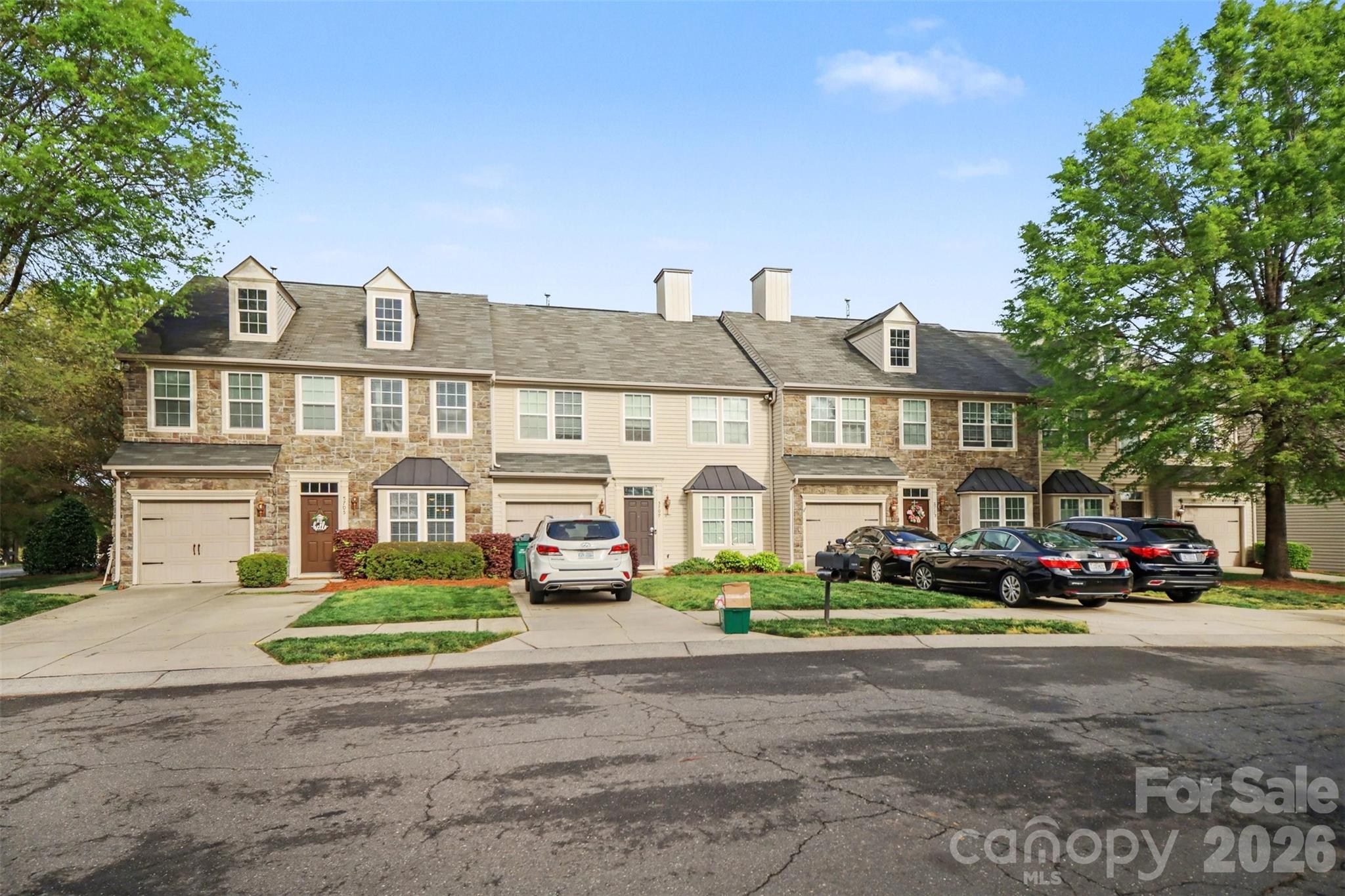 5705 Mossdale Lane Property Photo 4