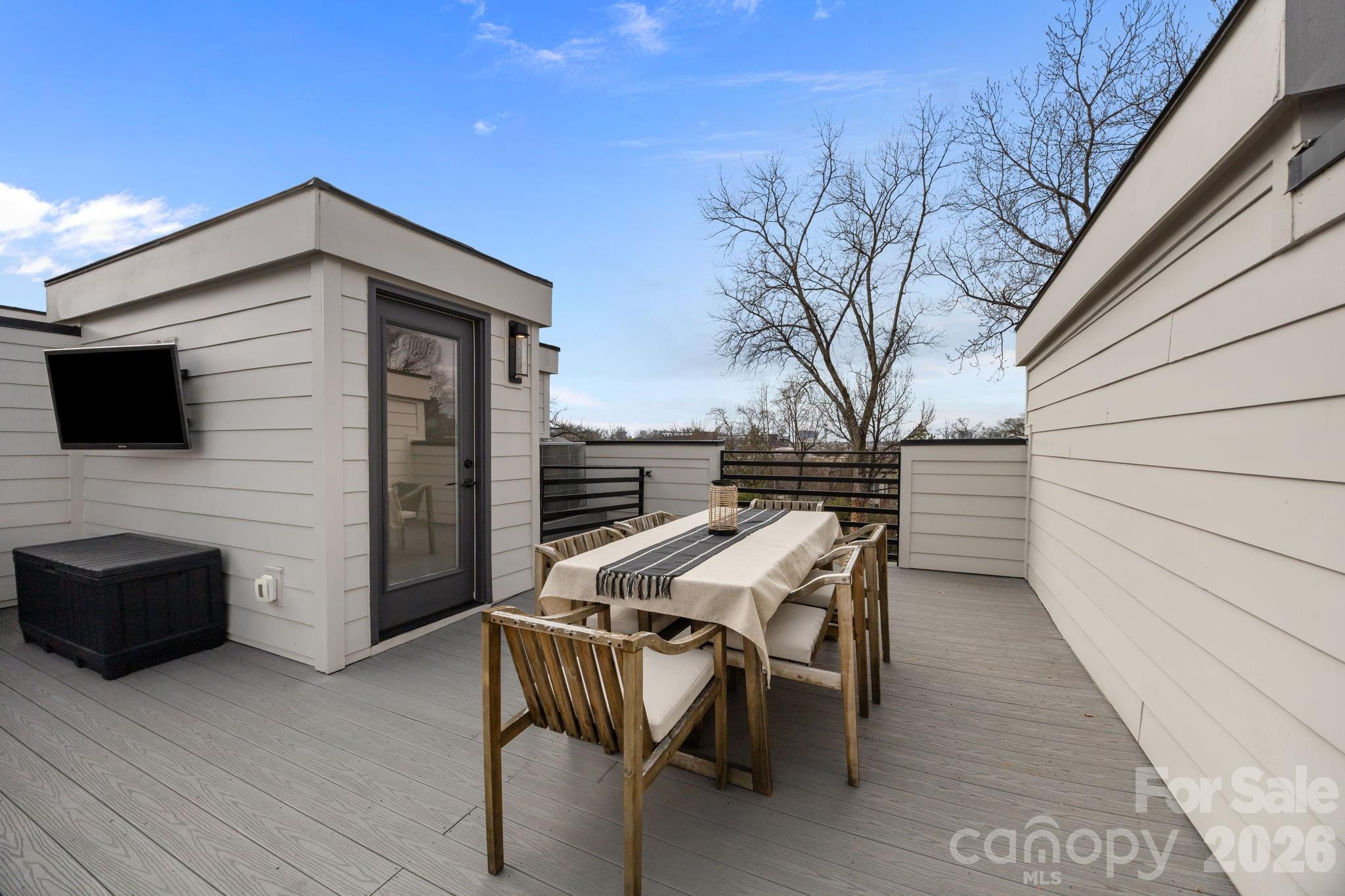 513 Strong Avenue Property Photo 4