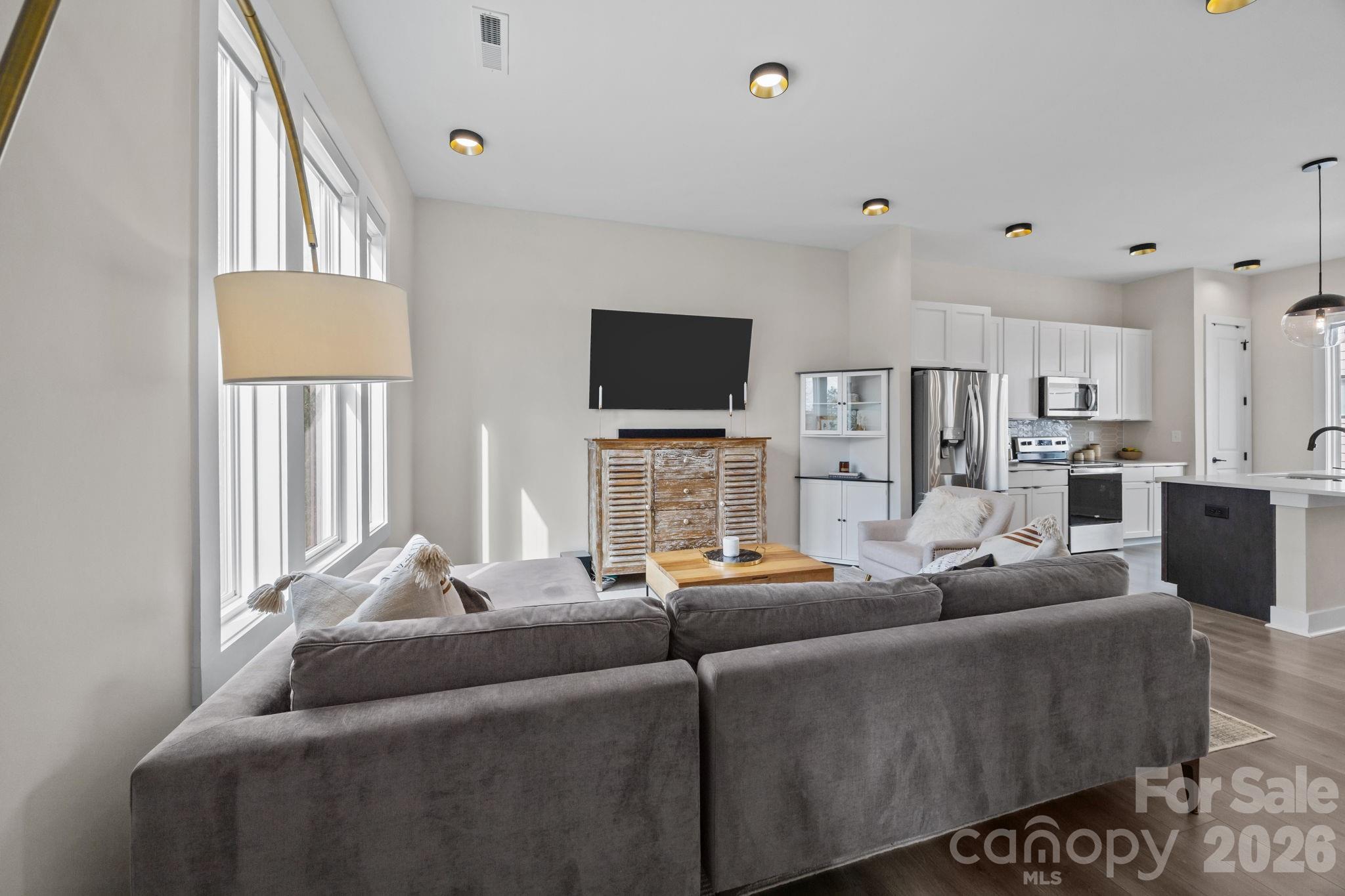 513 Strong Avenue Property Photo 24