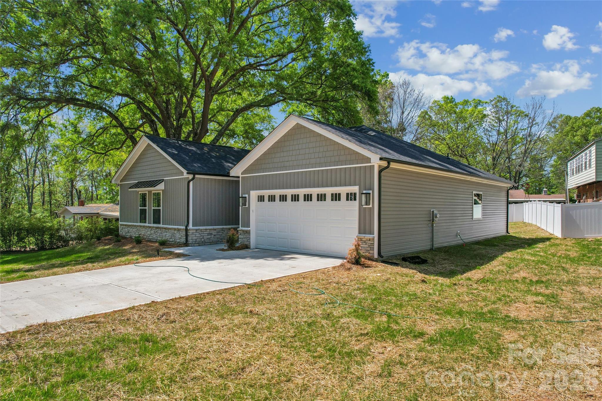 321 Henderson Circle Property Photo 2