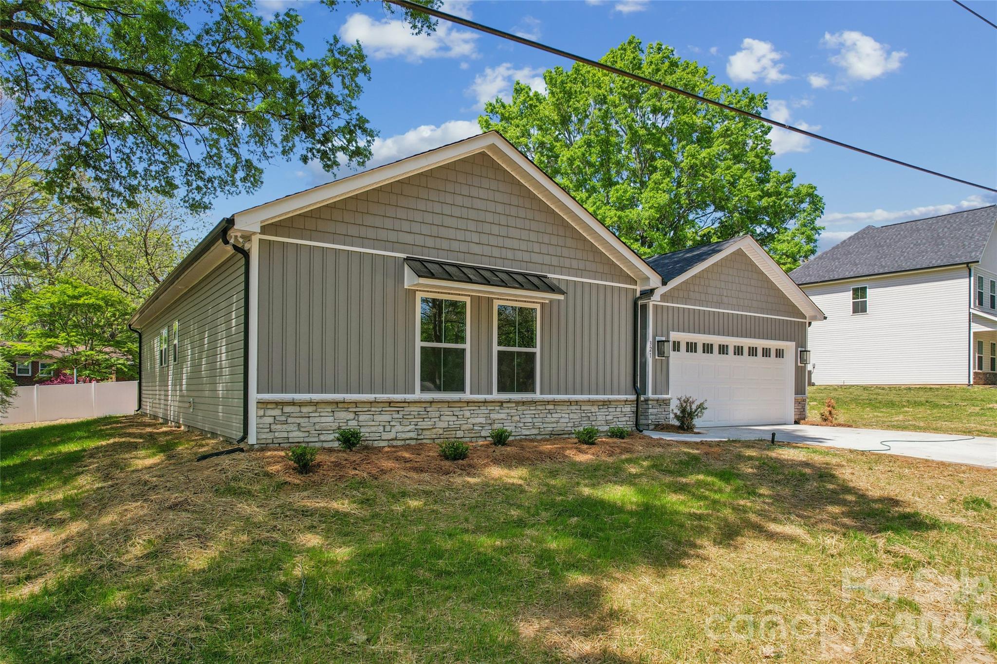 321 Henderson Circle Property Photo 3