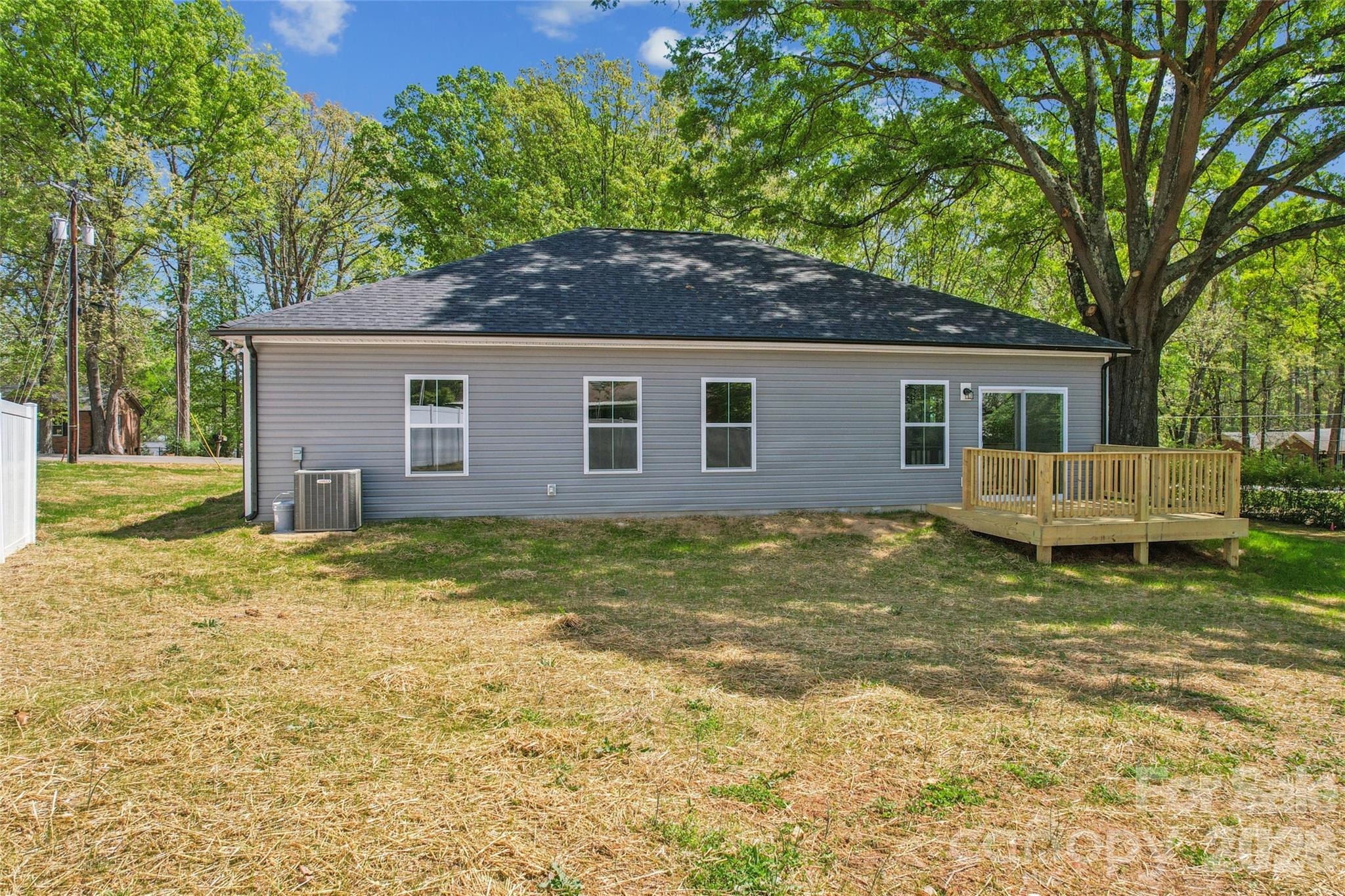 321 Henderson Circle Property Photo 5