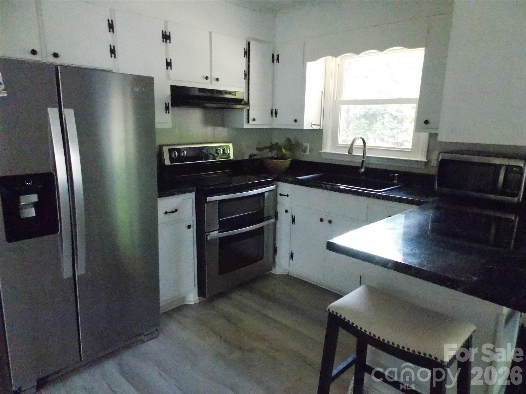 1380 May Road Property Photo 4