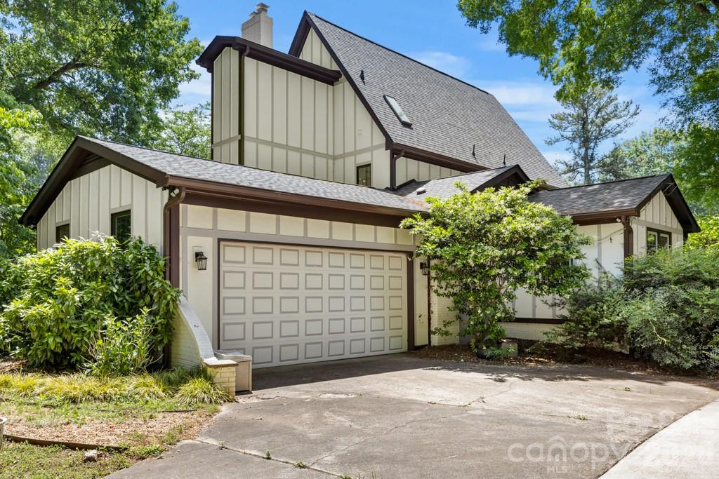 5335 Lansing Drive Property Photo 2