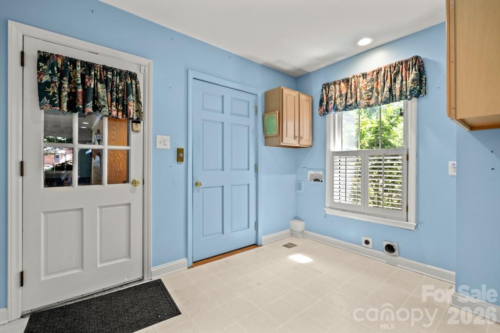 5335 Lansing Drive Property Photo 24