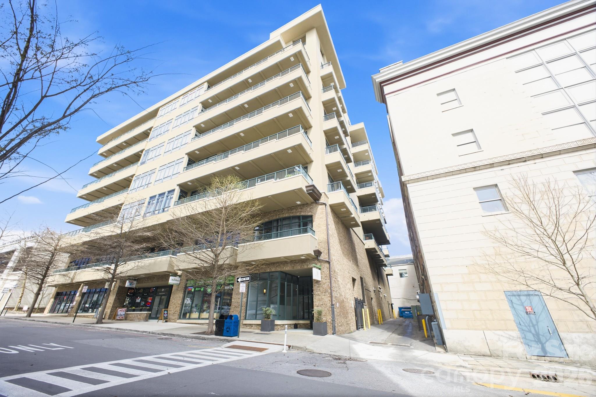 21 Battery Park Avenue 307 Property Photo 2