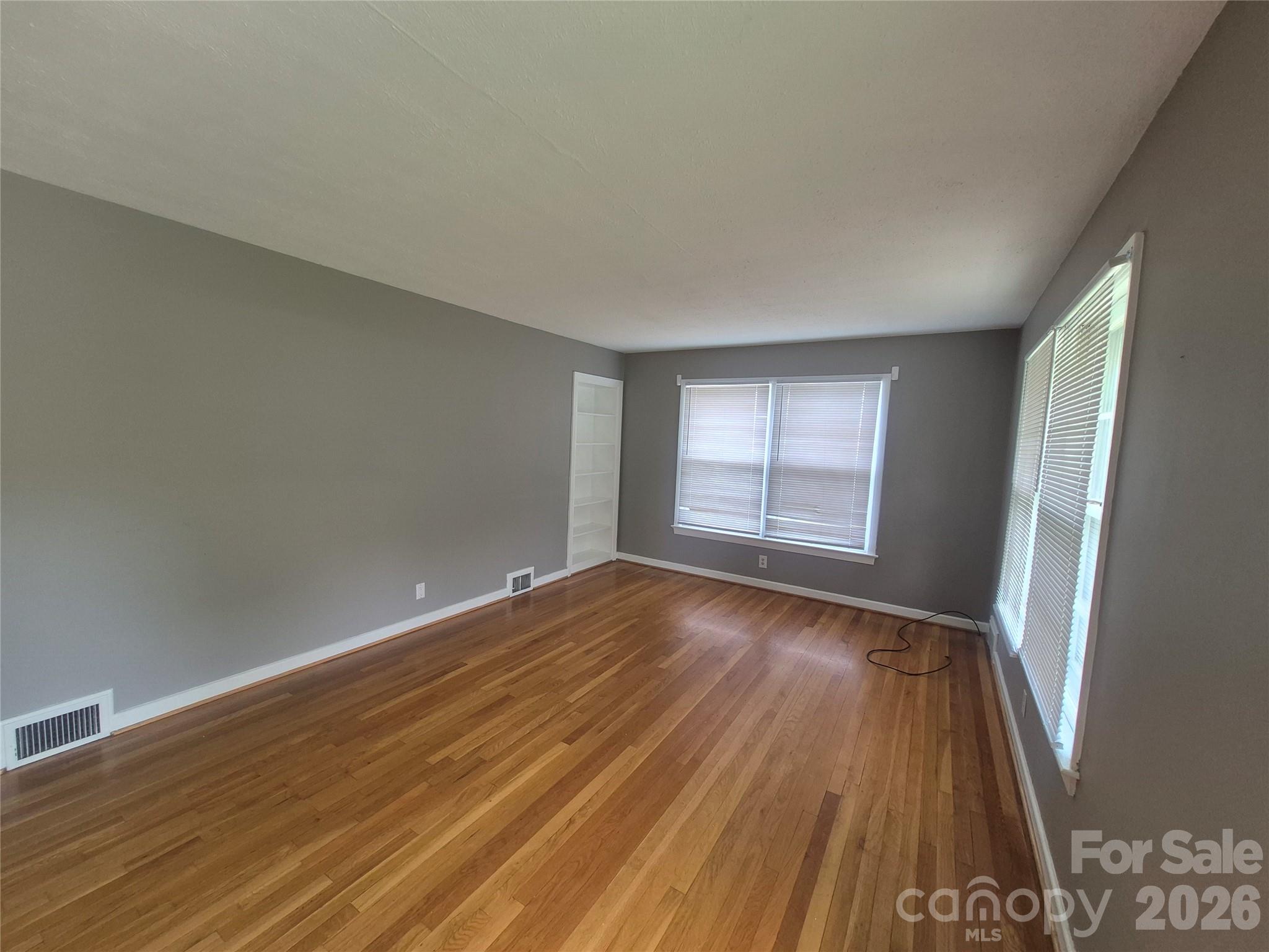 543 Allen Street Property Photo 3