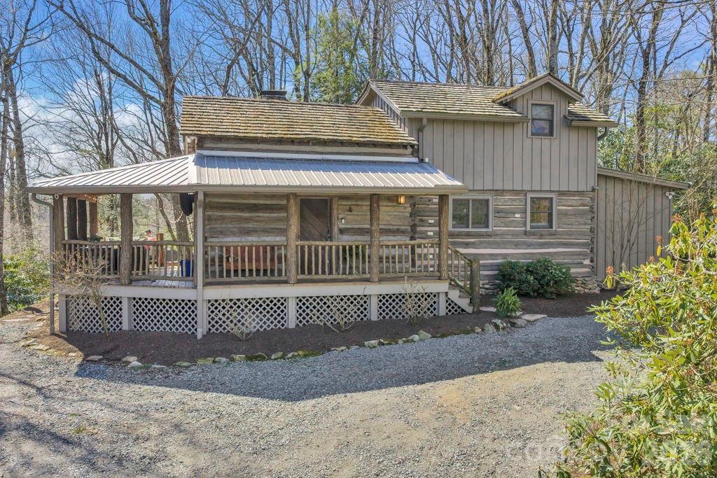 572 Skyland View Drive Property Photo 1