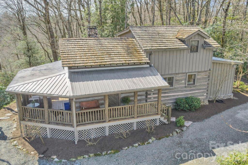 572 Skyland View Drive Property Photo 2