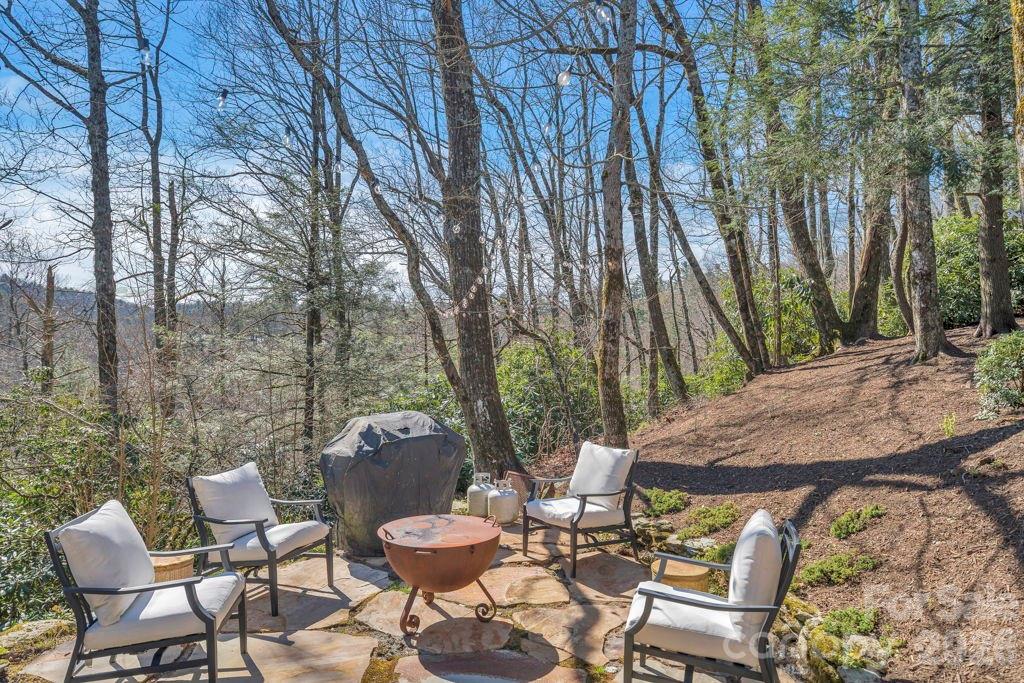572 Skyland View Drive Property Photo 5