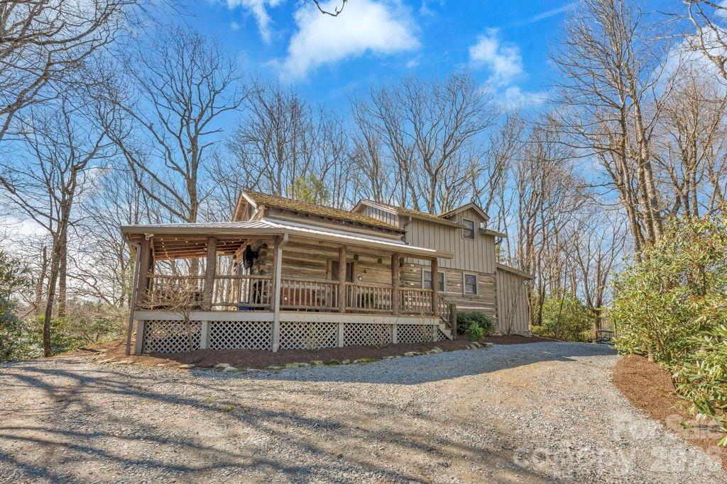 572 Skyland View Drive Property Photo 7