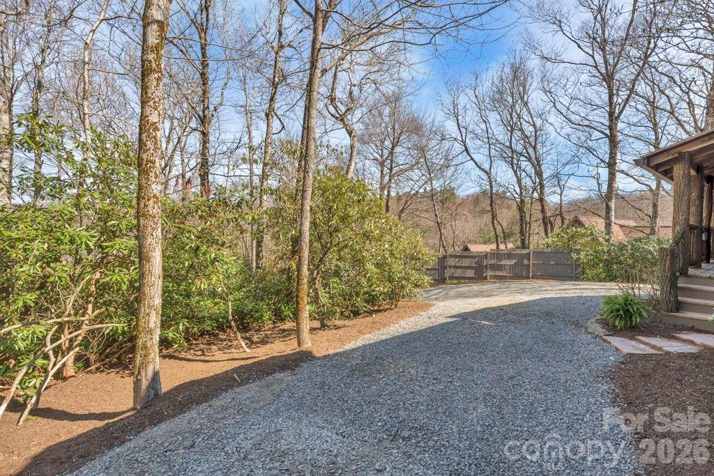 572 Skyland View Drive Property Photo 8