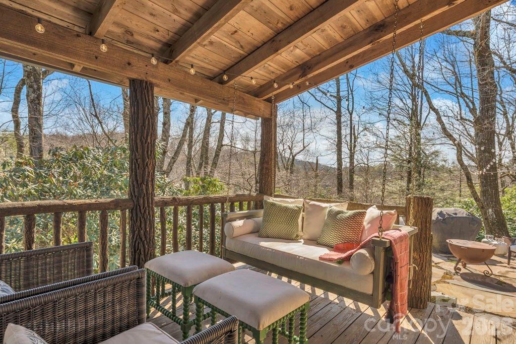 572 Skyland View Drive Property Photo 9