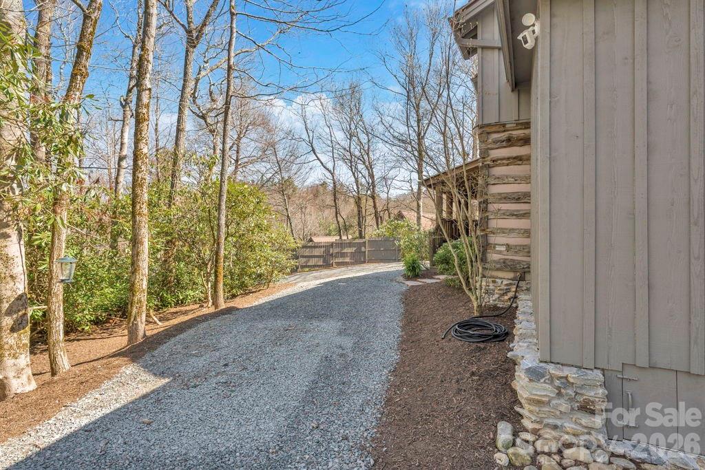 572 Skyland View Drive Property Photo 39