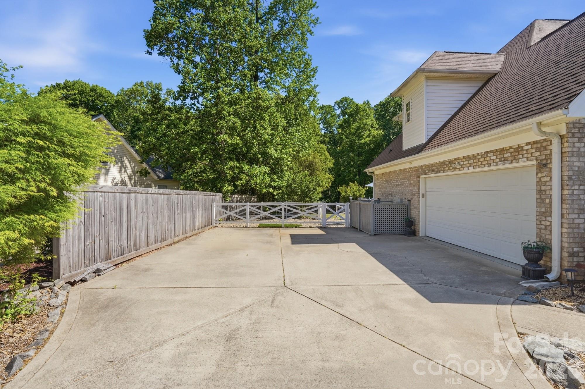 104 Ardmore Place Property Photo 6