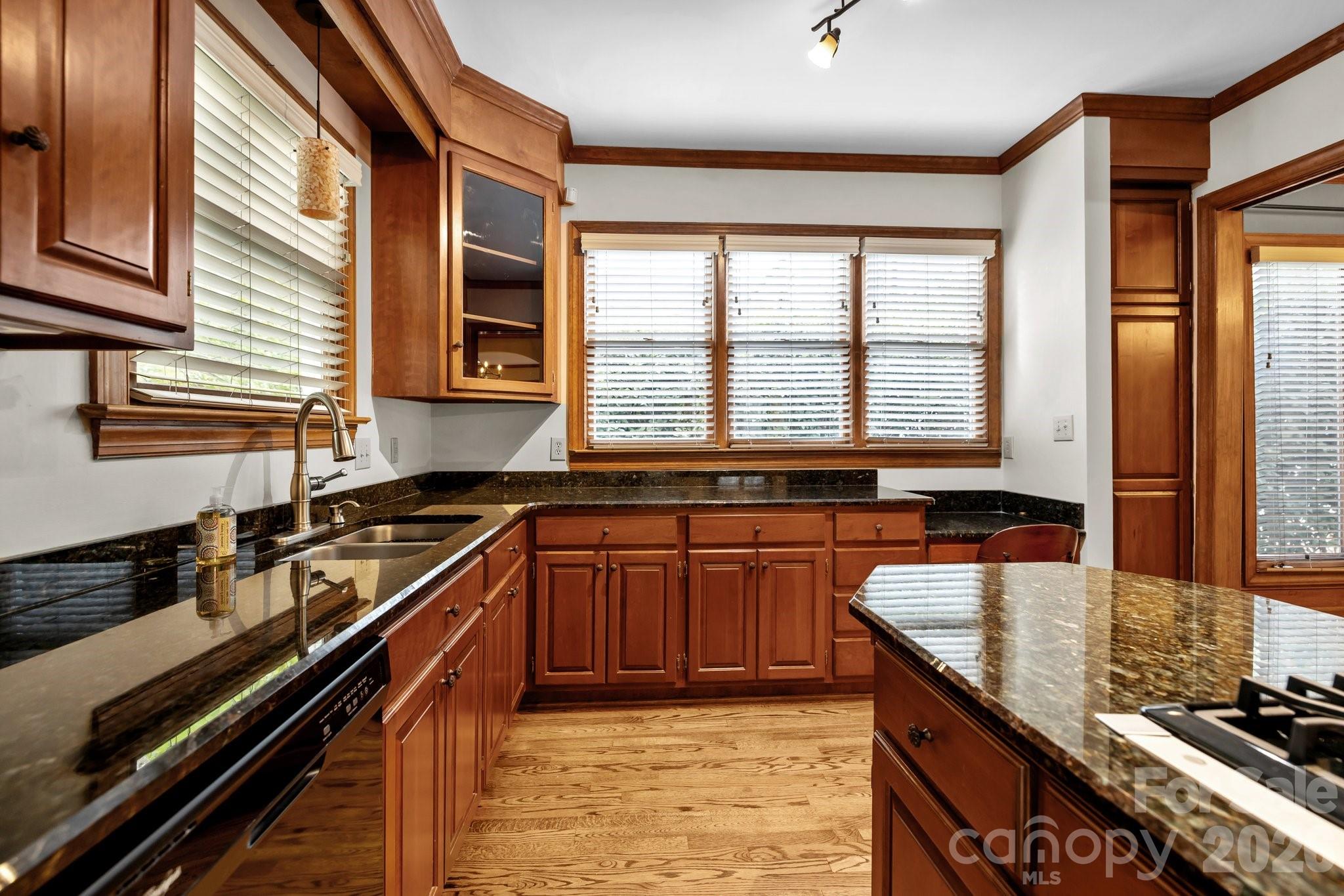 230 N Brackenbury Lane Property Photo 16