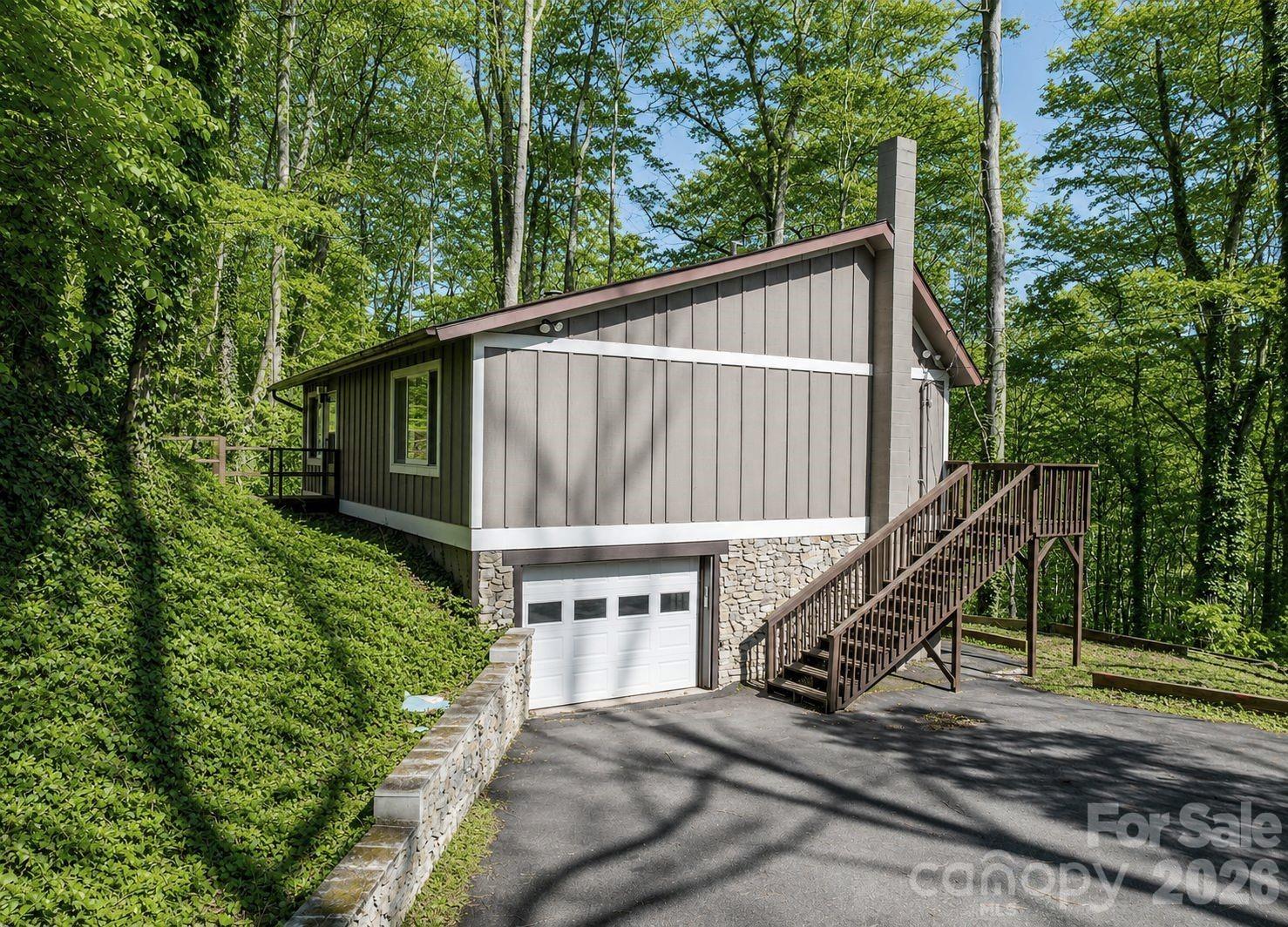 662 Locust Drive Property Photo 2