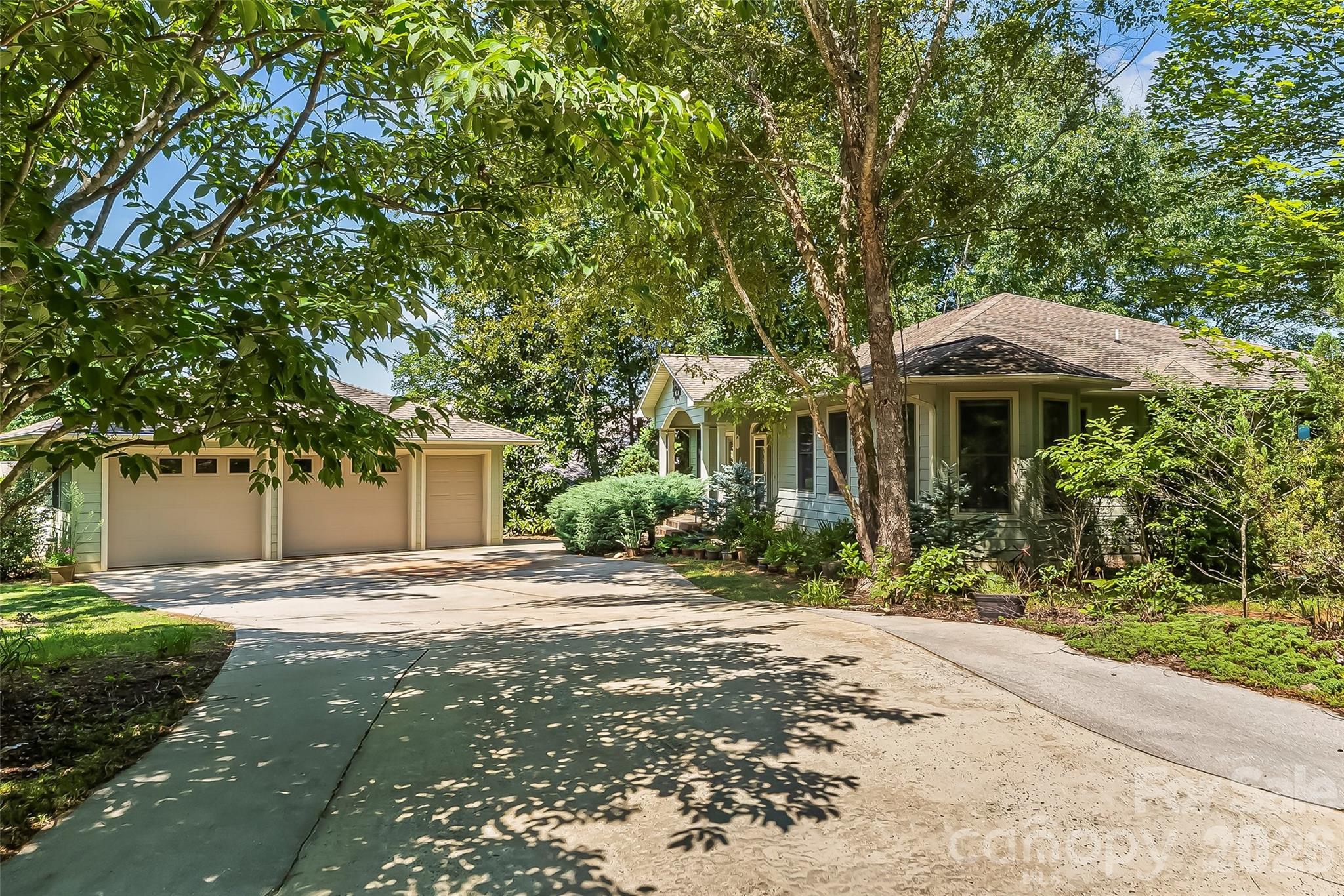 27 Magnolia Drive Property Photo 1