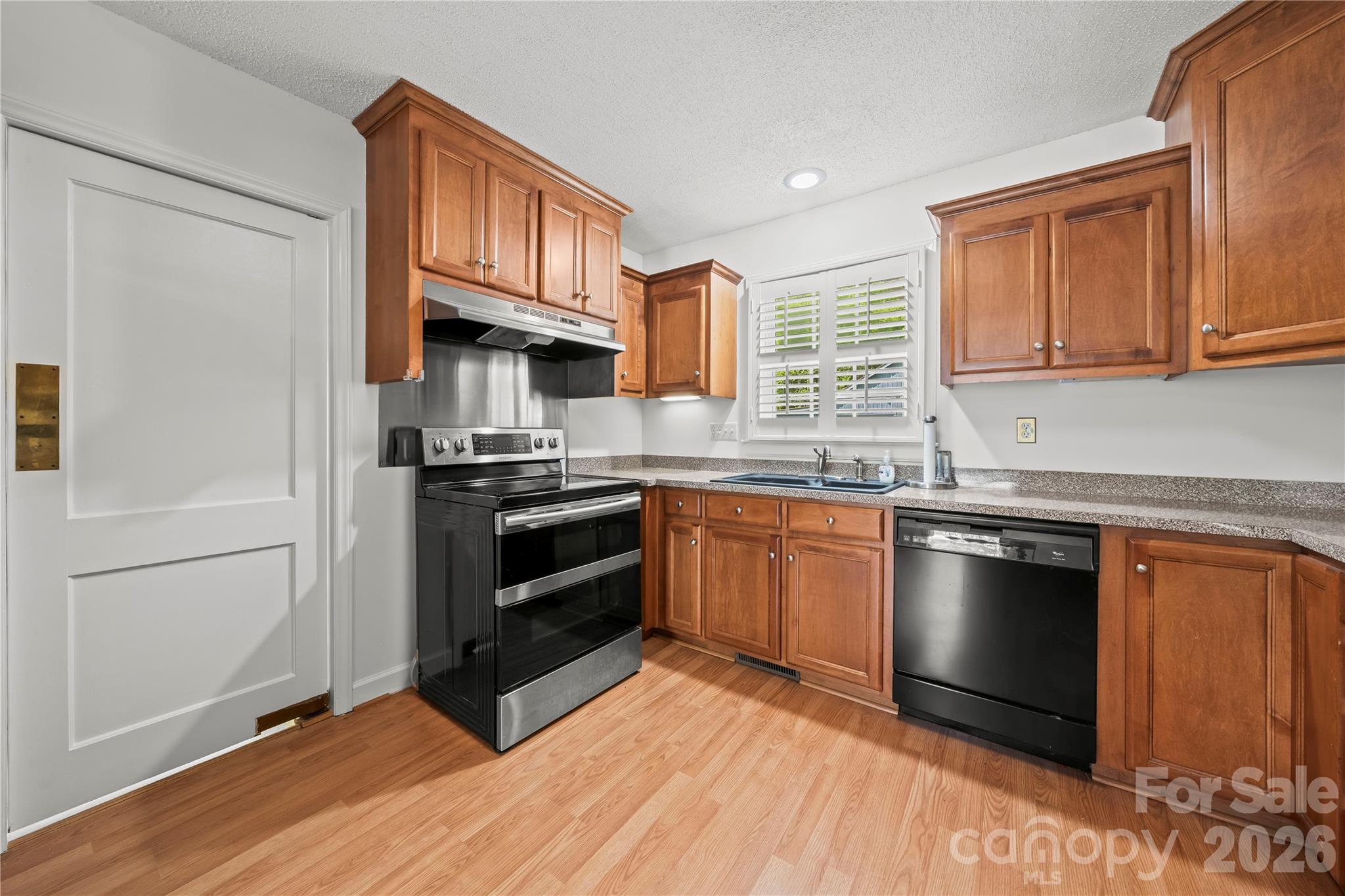 10670 Troutman Road Property Photo 5