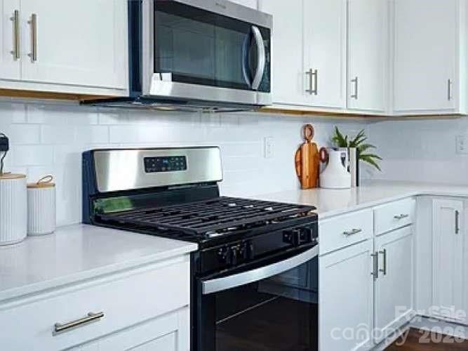 1924 Vanderlyn Street Property Photo 6
