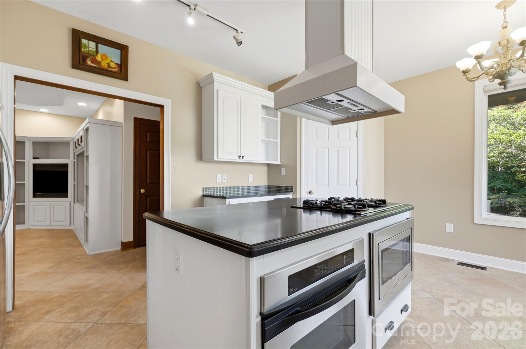 4639 Harbor View Terrace Property Photo 7