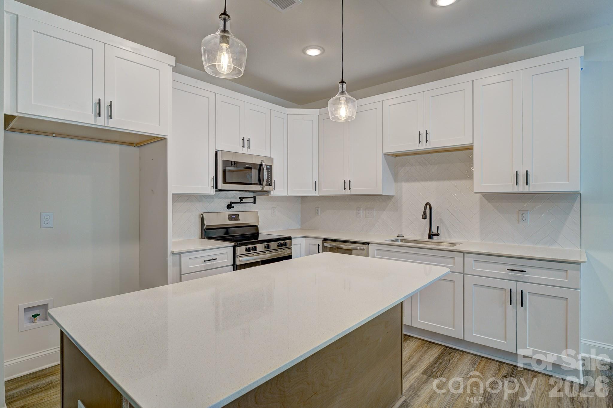 315a S Pink Street Property Photo 4