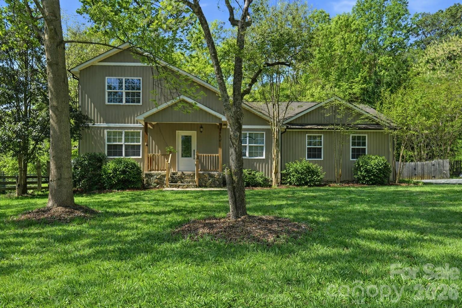 2036 Hickory Hills Drive Property Photo 2
