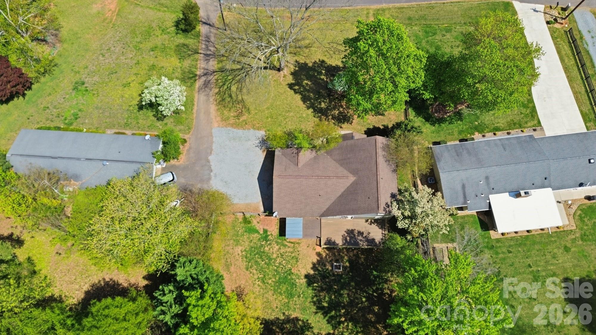 2036 Hickory Hills Drive Property Photo 3