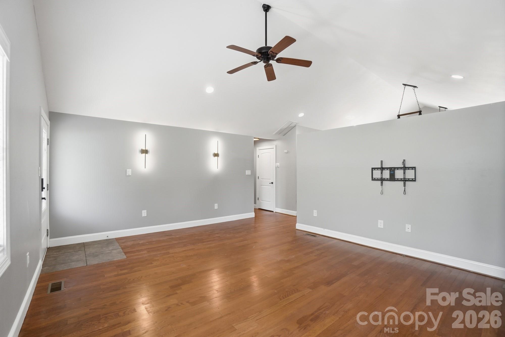 2036 Hickory Hills Drive Property Photo 11