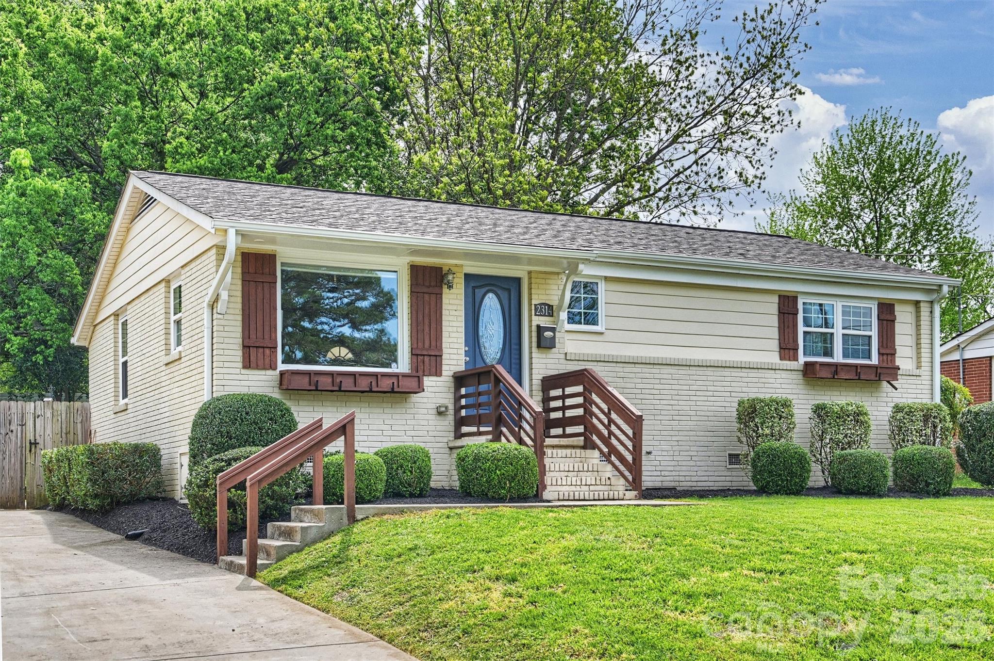 2314 Crestview Drive Property Photo 1