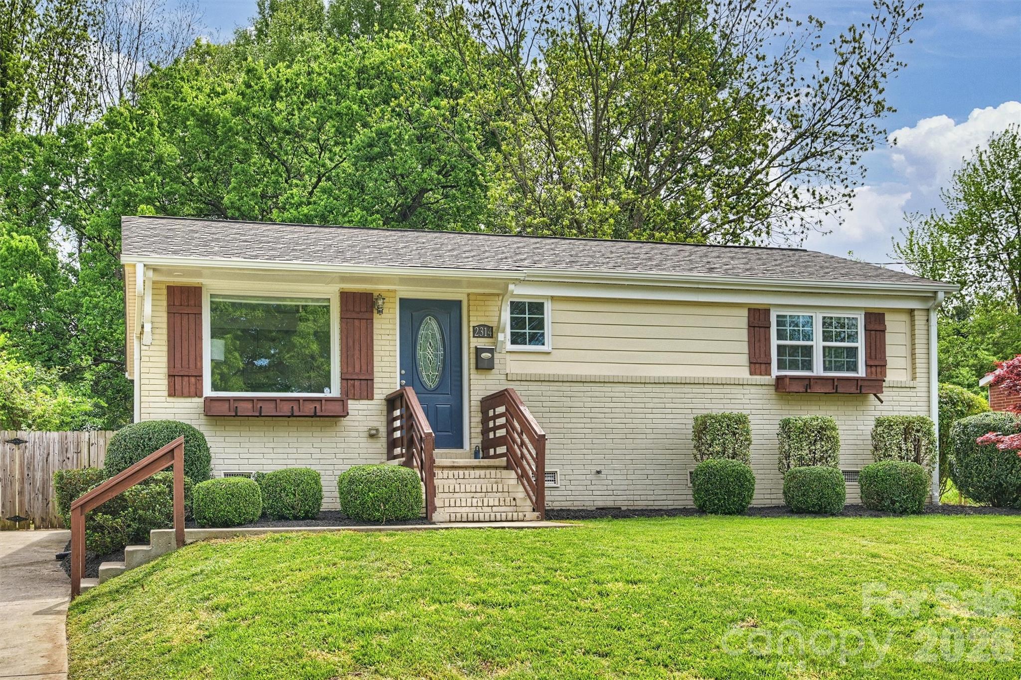2314 Crestview Drive Property Photo 3