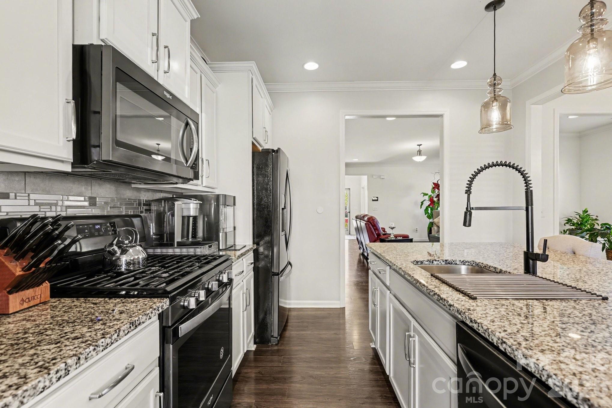 2715 Watergarden Street Property Photo 7