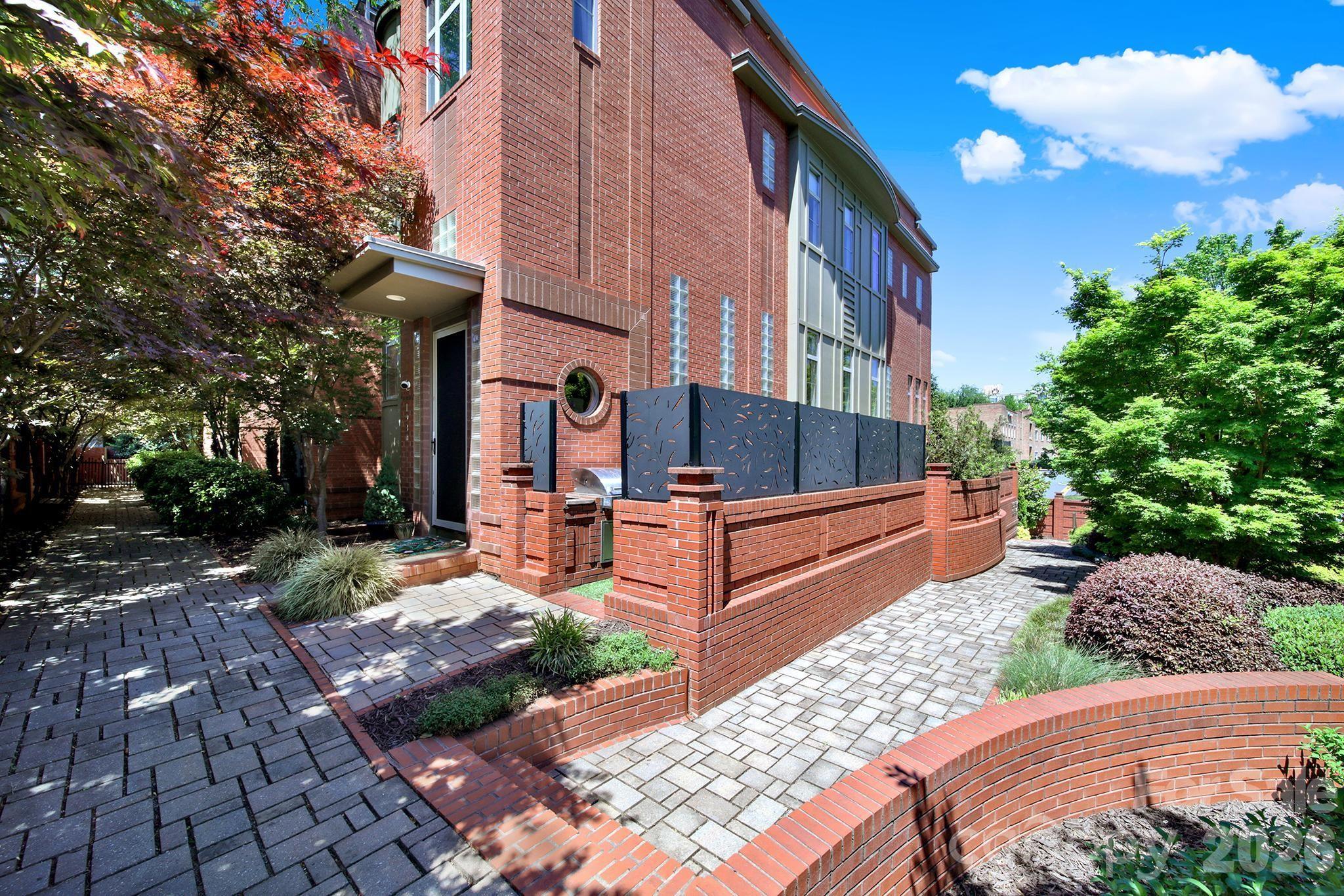 1930 Scott Avenue Property Photo 1