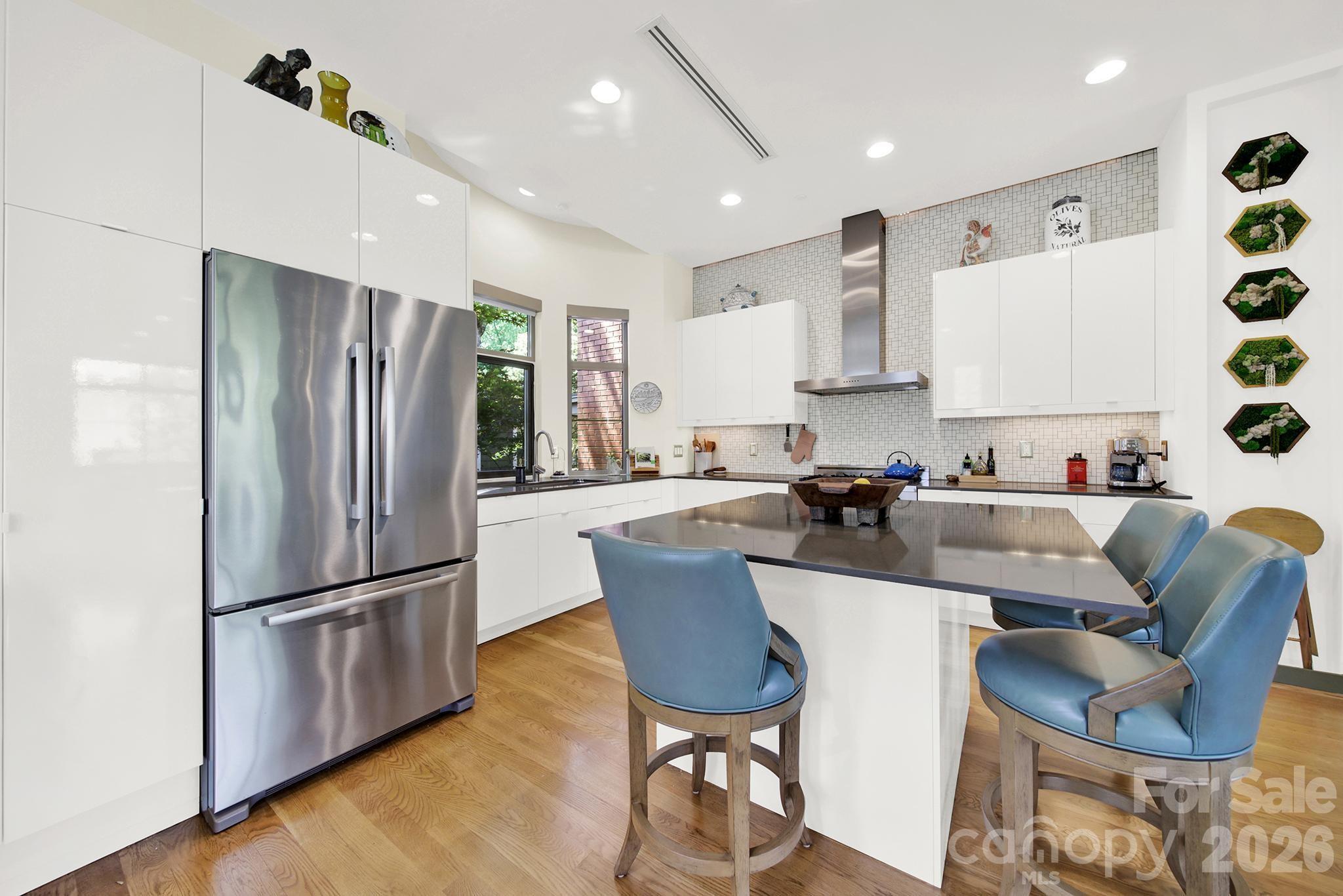 1930 Scott Avenue Property Photo 6