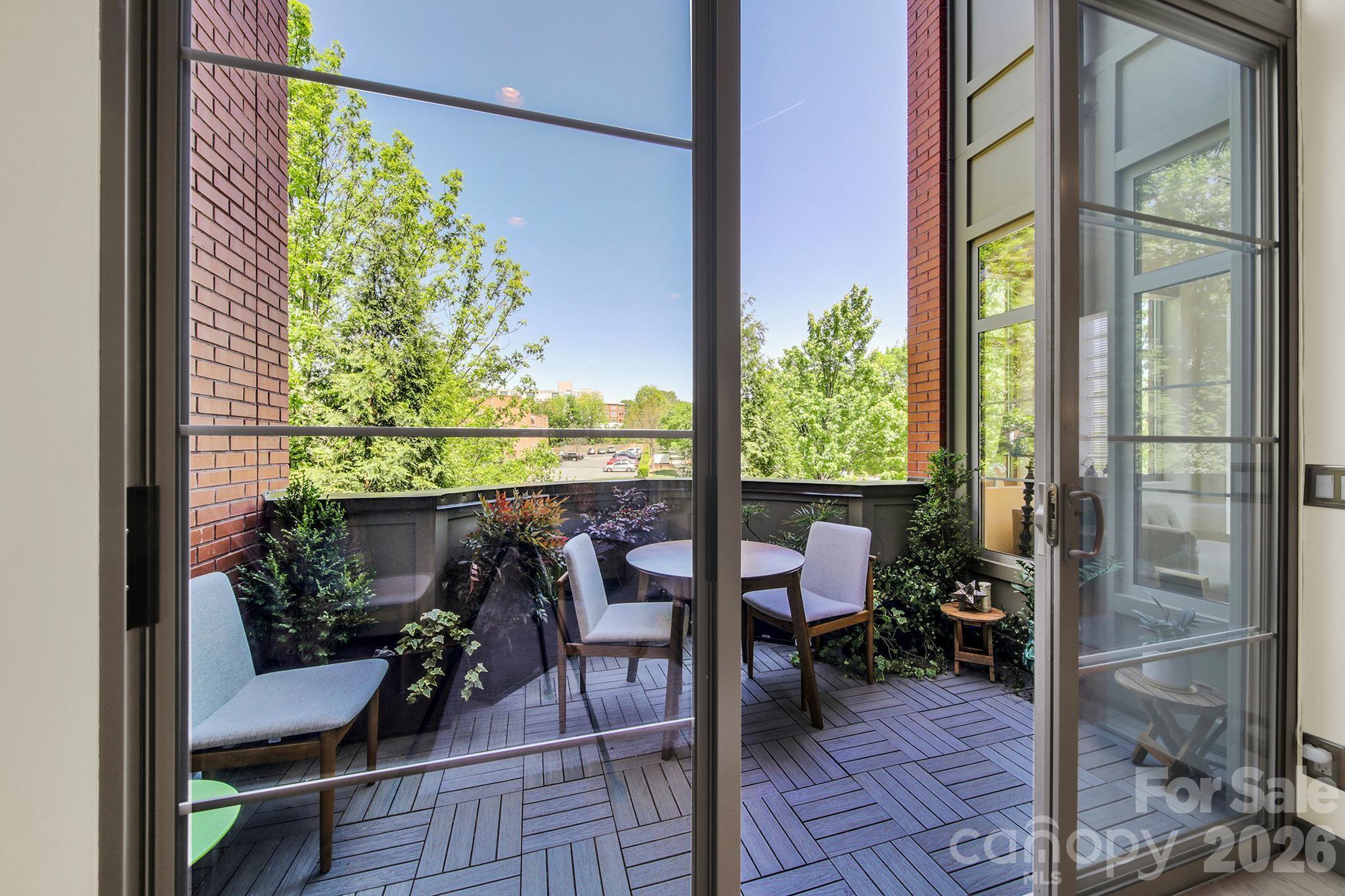 1930 Scott Avenue Property Photo 16
