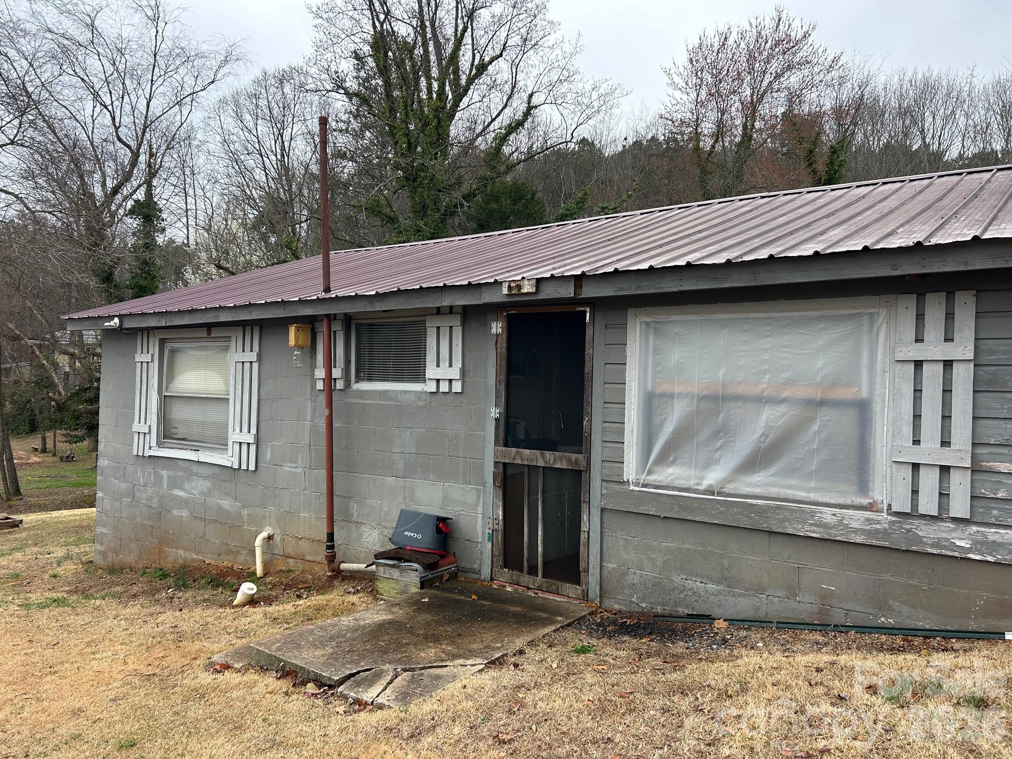 4237 Laurel Hill Road Property Photo 2